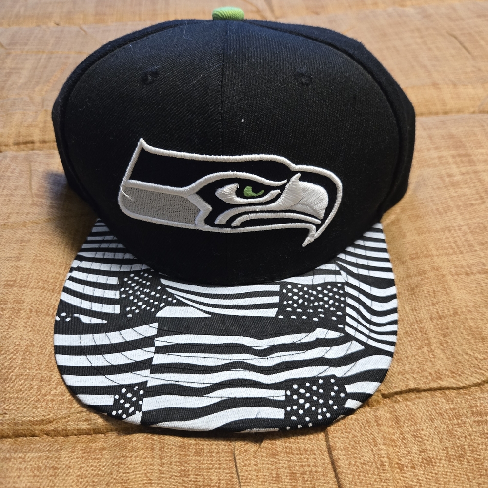 3NFL Black and White Seahawks Cap